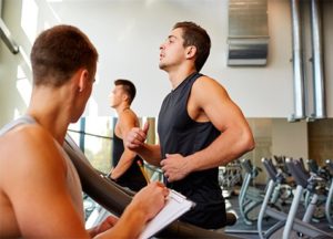 Como um personal trainer irá acelerar sua vida fitness